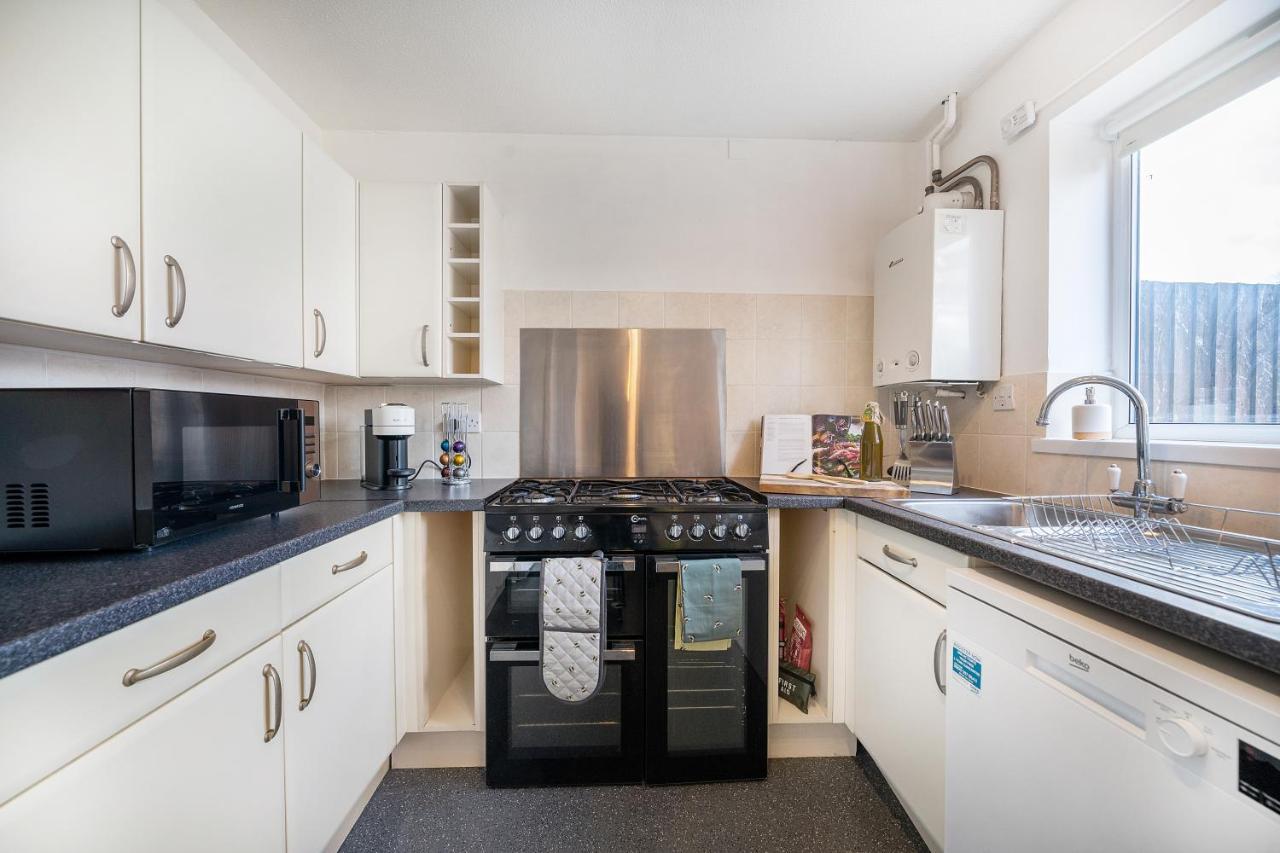 Stylish 3 Bed House, Large Garden, Parking, Wifi - Esho Stays โคเวนทรี ภายนอก รูปภาพ